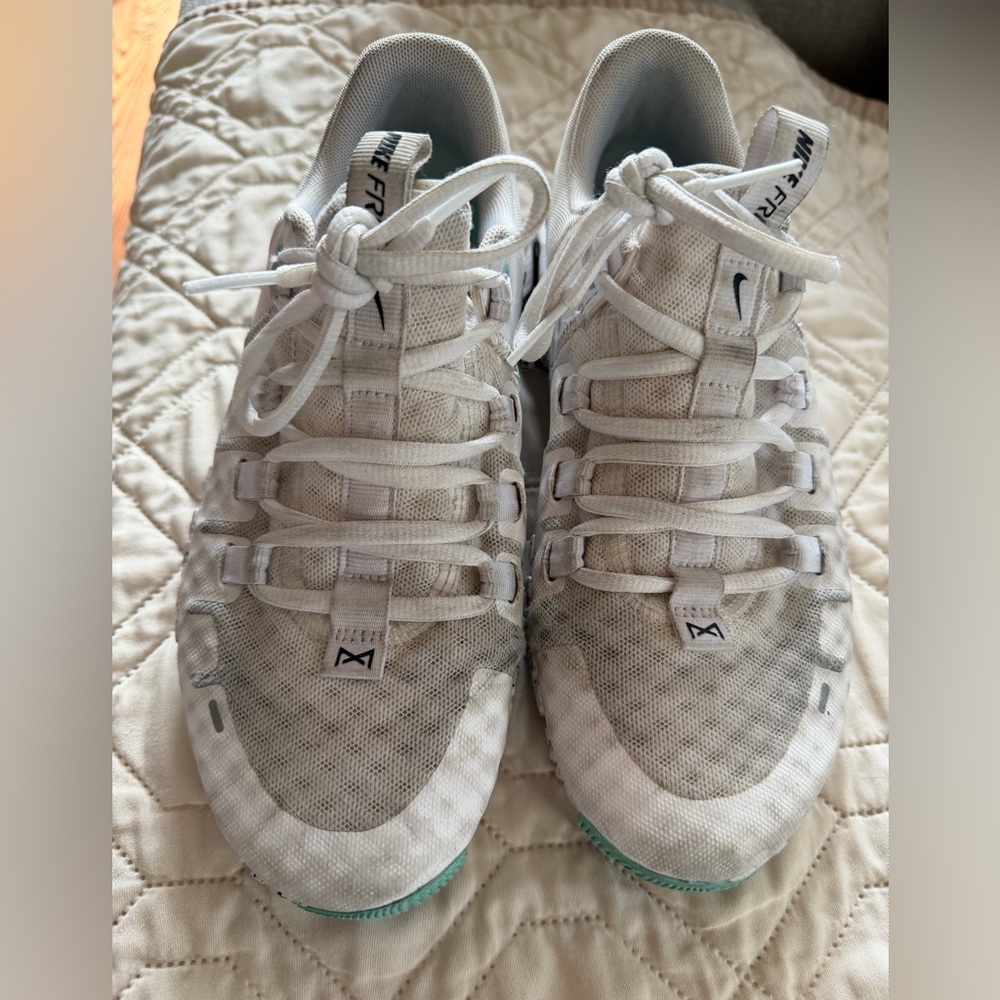 White Womens Nike Metcon 5 Athletic Sneakers